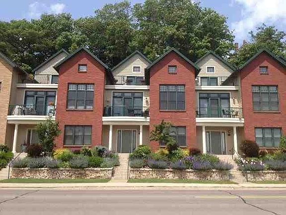 3rd image of 237 N Lakeshore Blvd