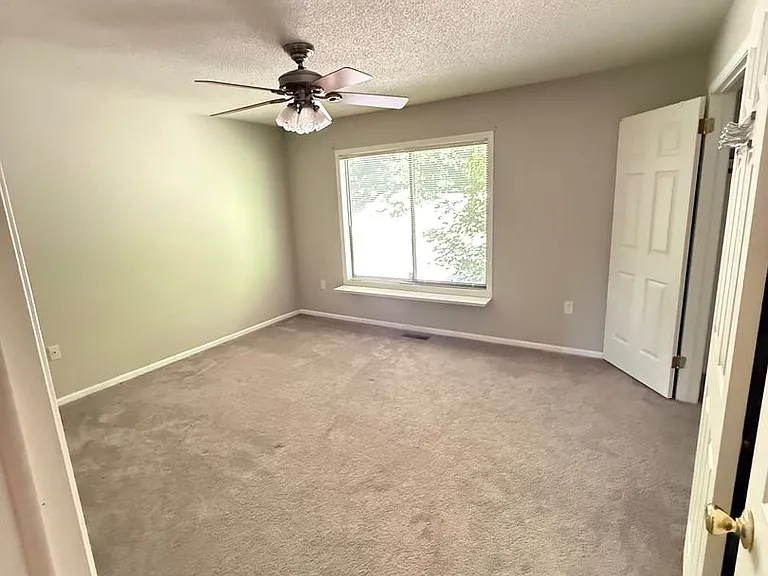 18 Putnam Ln — Photo 17
