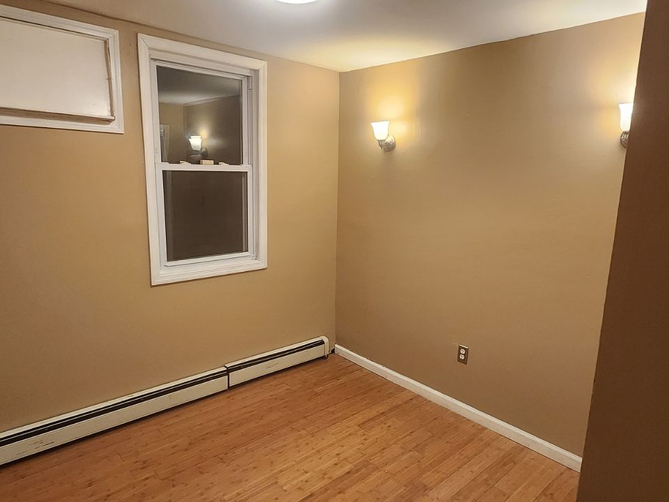 2nd image of 10730 118th St