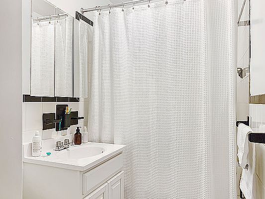 5th image of 205 W 88th St APT 2D