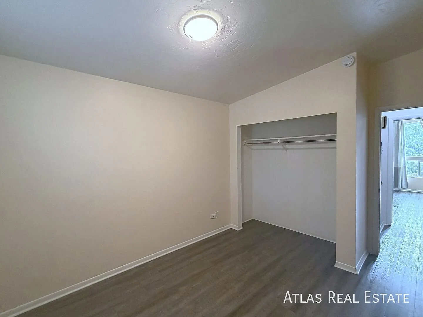 Charming 2-Bedroom Apartment in the Heart of Midvale! — Photo 3
