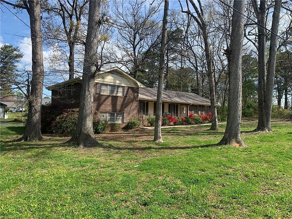 1st image of 1390 White Oak Ct SE