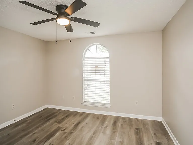 8202 Martin Dr — Photo 13
