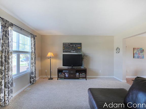 3rd image of 6556 Bradenwood Dr