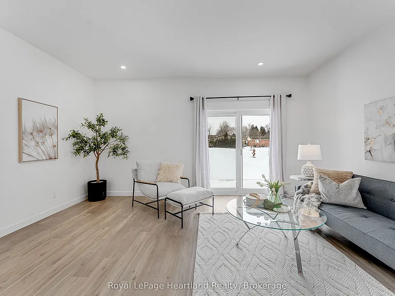 16 Silver Creek Cres — Photo 14