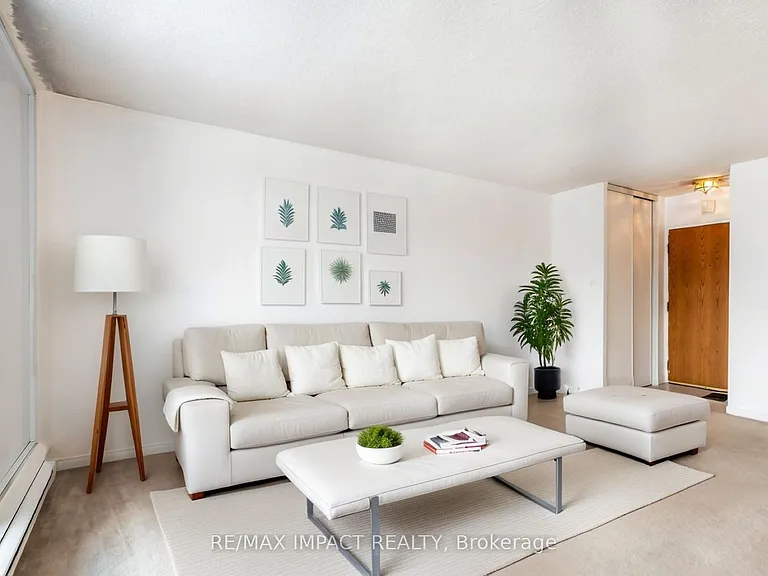 454 Centre St S #412 — Photo 3