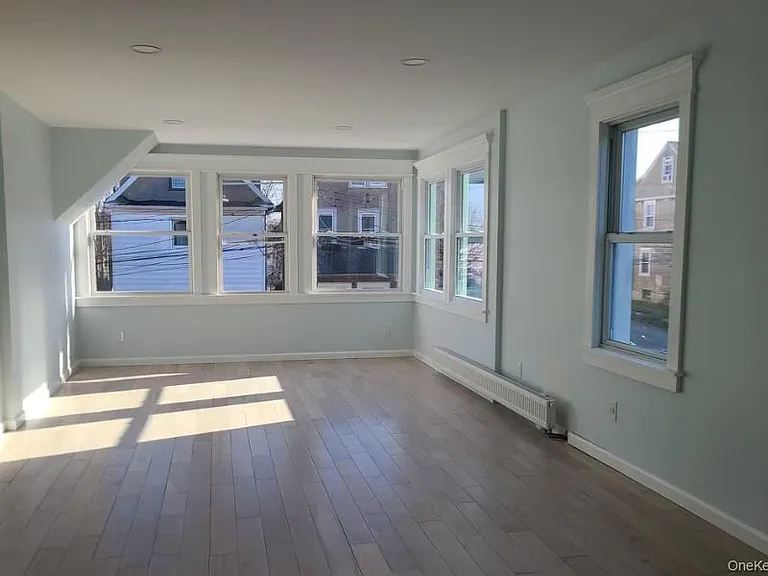 75 John St — Photo 2