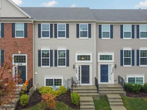 582 Cannonball Dr #582, Grayslake, IL 60030