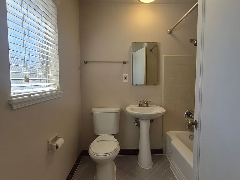 2508 L Street Classic Midtown Living — Photo 48