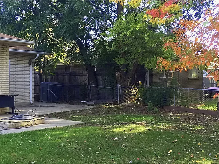 413-415 Emery Dr — Photo 7