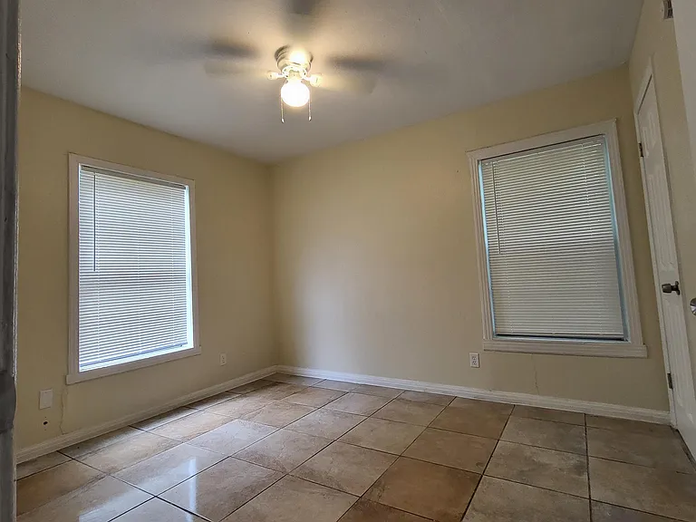 1112 Williamson Ave — Photo 9