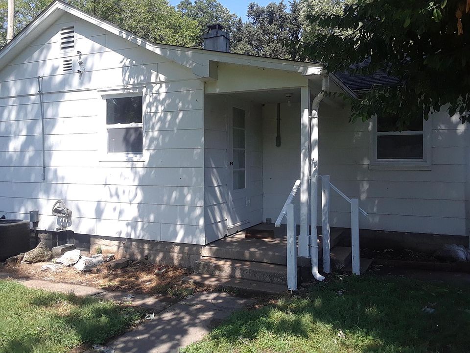 1st image of 216 E Poplar St