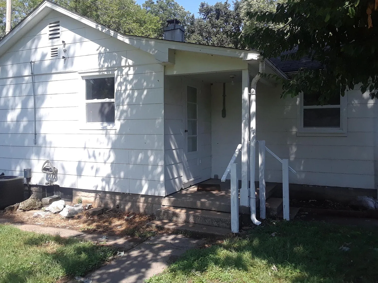 216 E Poplar St photo 1