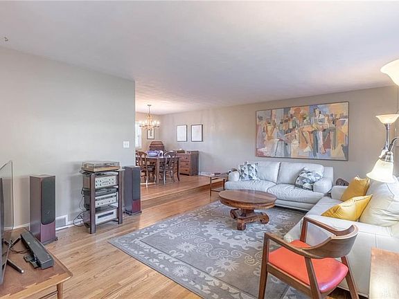 4th image of 136 Mimosa Dr