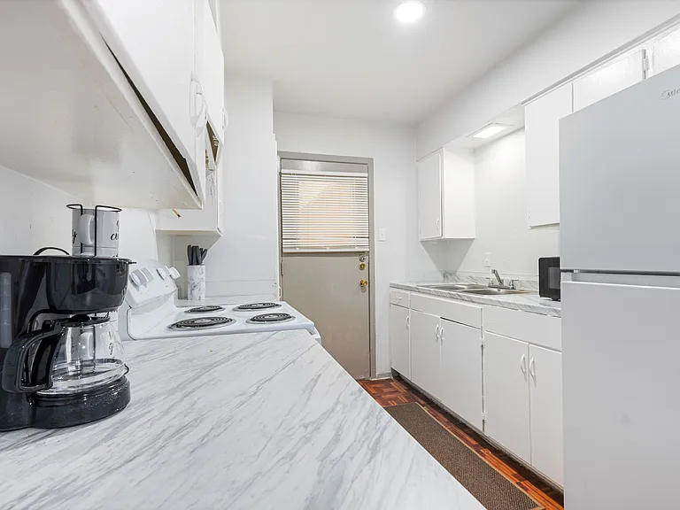 Gaston Uptown Apartments — Photo 3