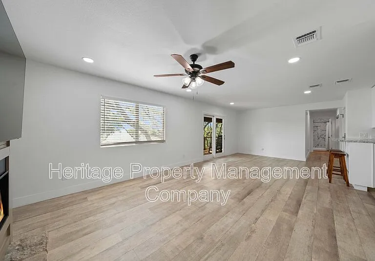 784 Hill Top Dr — Photo 8