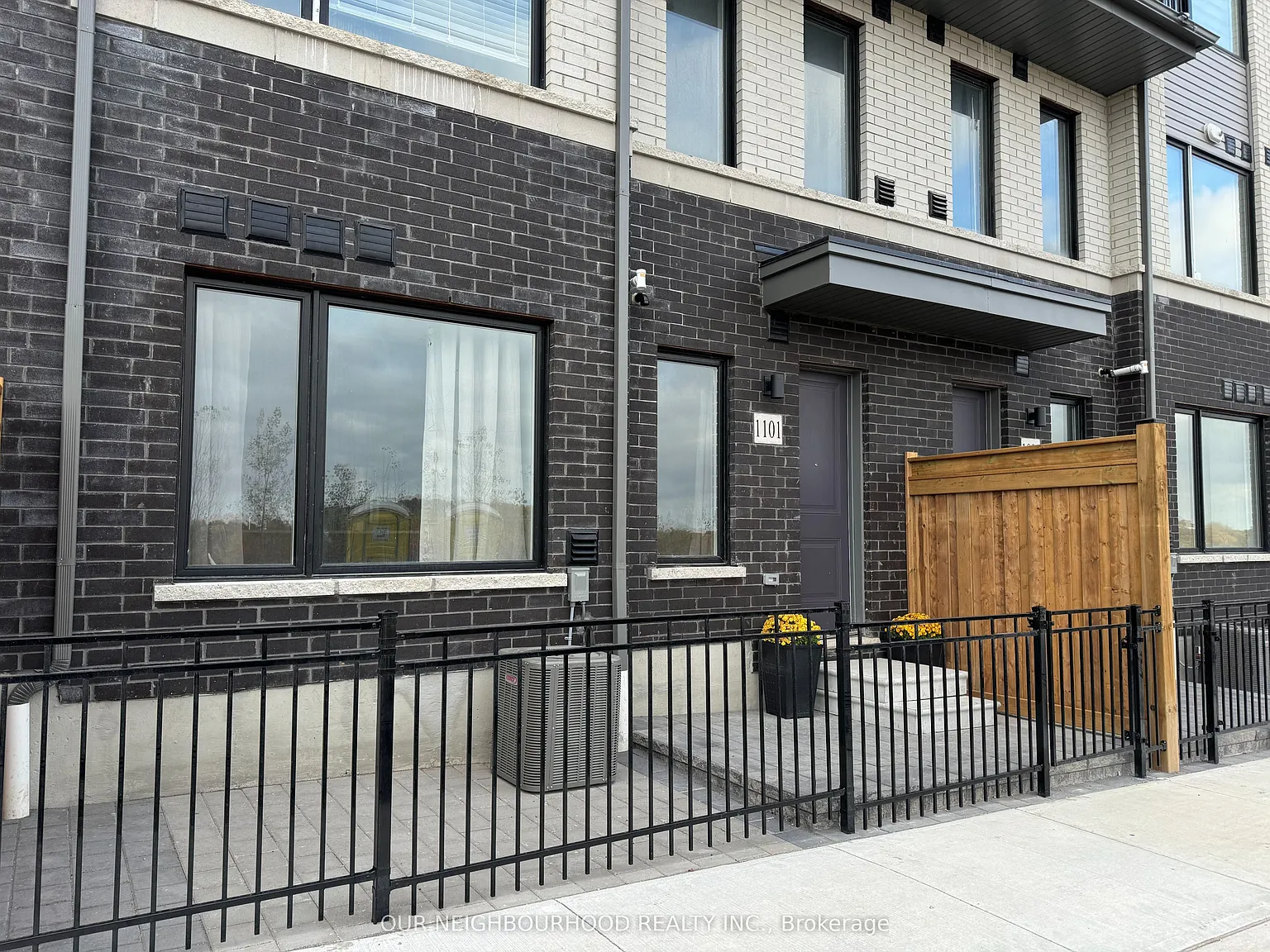 2 bed, $2,300 — Photo 1