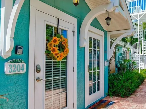 3204 6th Avenue, Holmes Beach, FL 34217