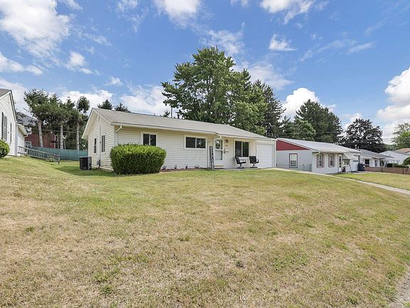 4th image of 650 Edgewood Dr