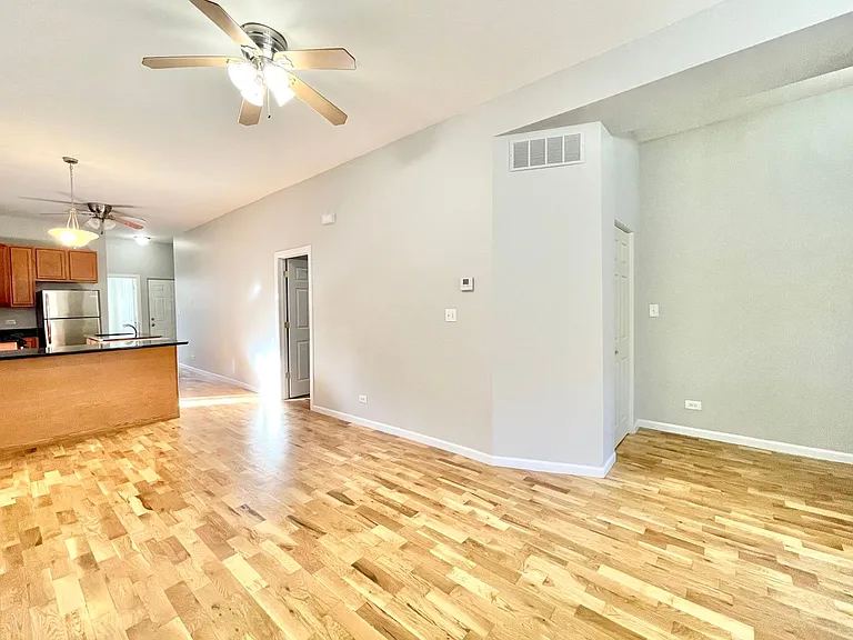 1644 N California Ave — Photo 7