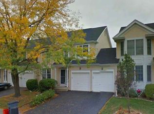 813 Derby Crse, Saint Charles, IL