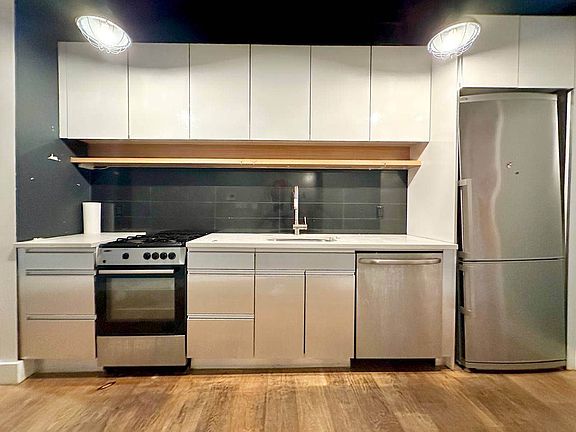 5th image of 578 Union St APT 3A