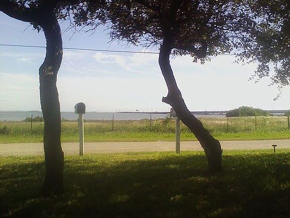 5th image of 910 E Lakeside Dr