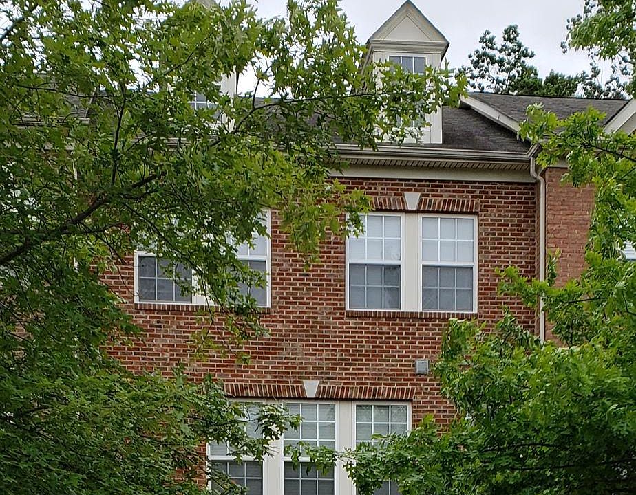 1st image of 121 Tall Grass Ln