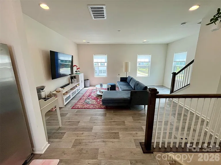 11005 Woodland Creek Way — Photo 8