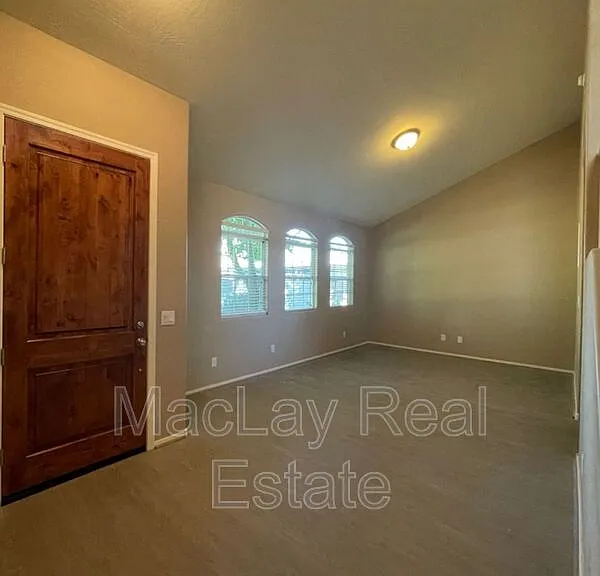 10024 E Isleta Ave — Photo 5
