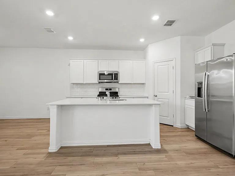1118 Mahogany Ln — Photo 13