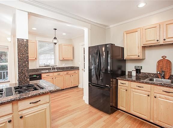 5th image of 6800 Queensberry Dr