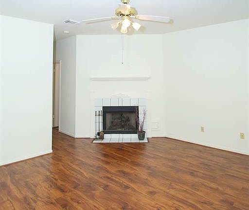 2nd image of 2910 Grants Lake Blvd
