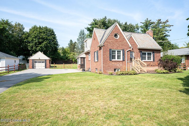 2nd image of 1062 New Loudon Road