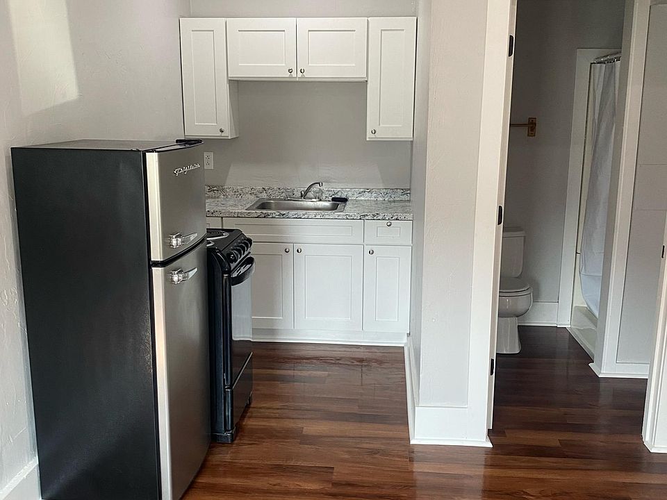 1st image of 305 Bay St #1