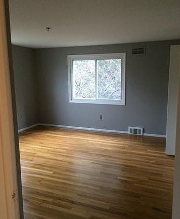 4th image of 32496 Olde Franklin Dr
