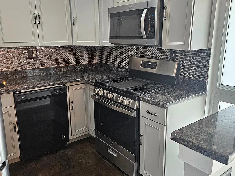 210 James Ct — Photo 3