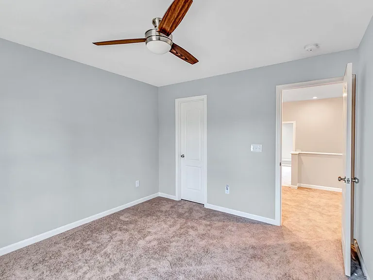 5849 Parkview Ln — Photo 16