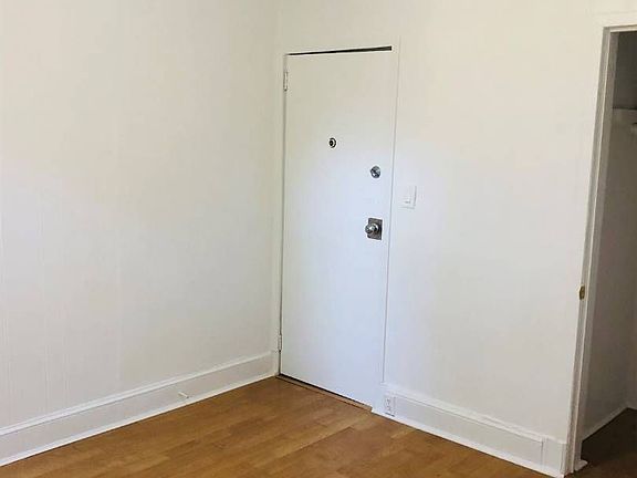 4th image of 420 Littleworth Ln #8
