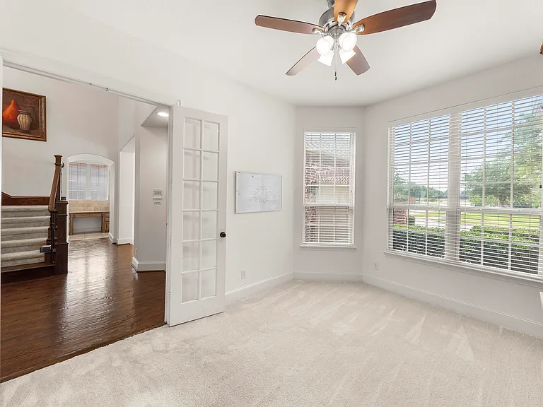 726 Sleepy Creek Dr — Photo 9