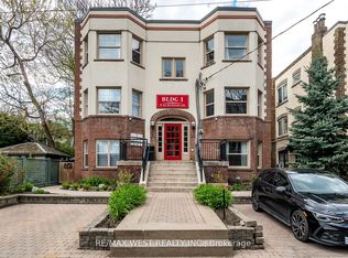 9 Humewood Dr BUILDING 1, Toronto, ON M6C 2W3