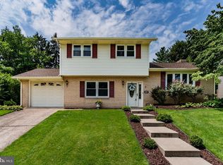 447 Pawnee Dr, Mechanicsburg, PA 17050