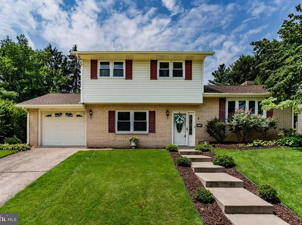 447 Pawnee Dr, Mechanicsburg, PA 17050