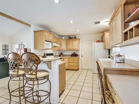 5th image of 107 Deerhaven Dr