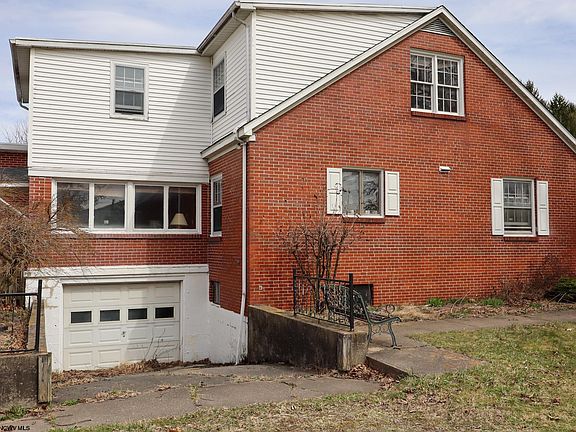 4th image of 112 Robert E Lee Ave