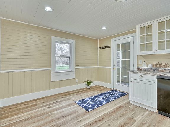 5th image of 126 Phoenix St