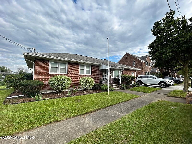 2nd image of 814 4th Avenue