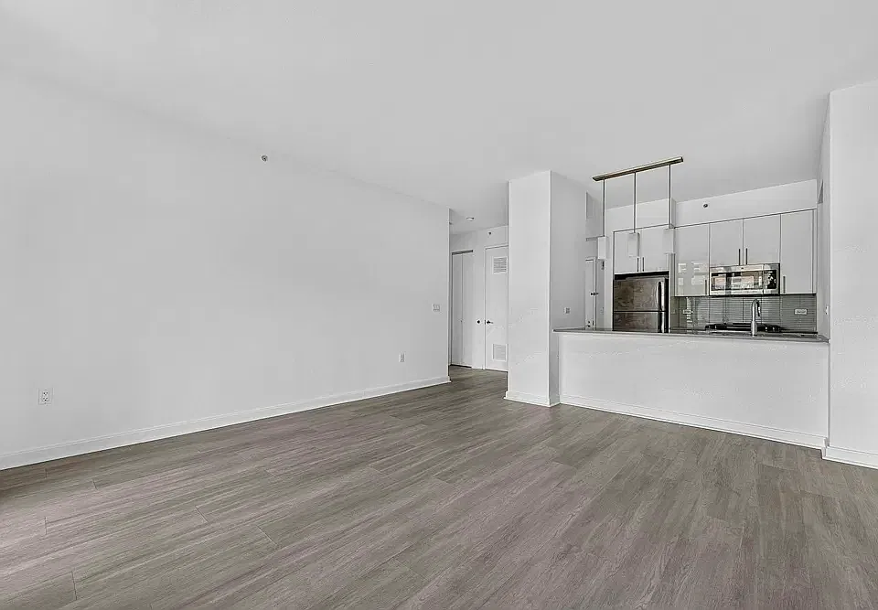 81 Fleet Pl #14S