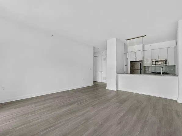 81 Fleet Pl, Brooklyn, NY
