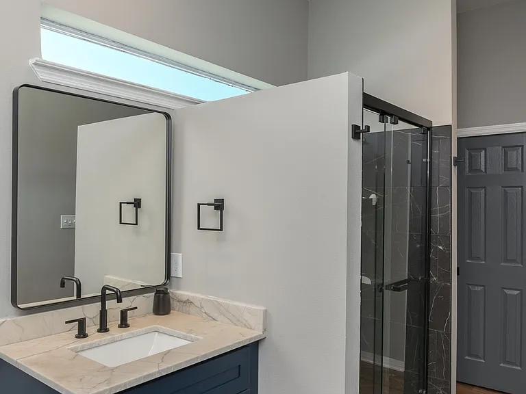 1301 E Cross St — Photo 11